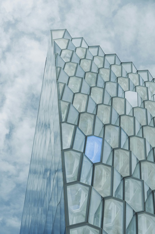 The World of Glass Architecture:  Discover How Architects Turn Glass Into Buildings